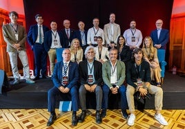 De izquierda a derecha y de arriba abajo: Francisco Matorras, Francisco del Piñal, Juan Fernández, Tomás Cobo, Iñigo Losada, Alfredo Pérez, Javier Cavada, Nacho Solana, José María Lafuente, Rita de la Plaza, Ruth Beitia, Odette Álvarez, Mónica San José, Juan Carlos de la Fuente, Jan Abascal, Ángel Cano y Emilio Amavisca.