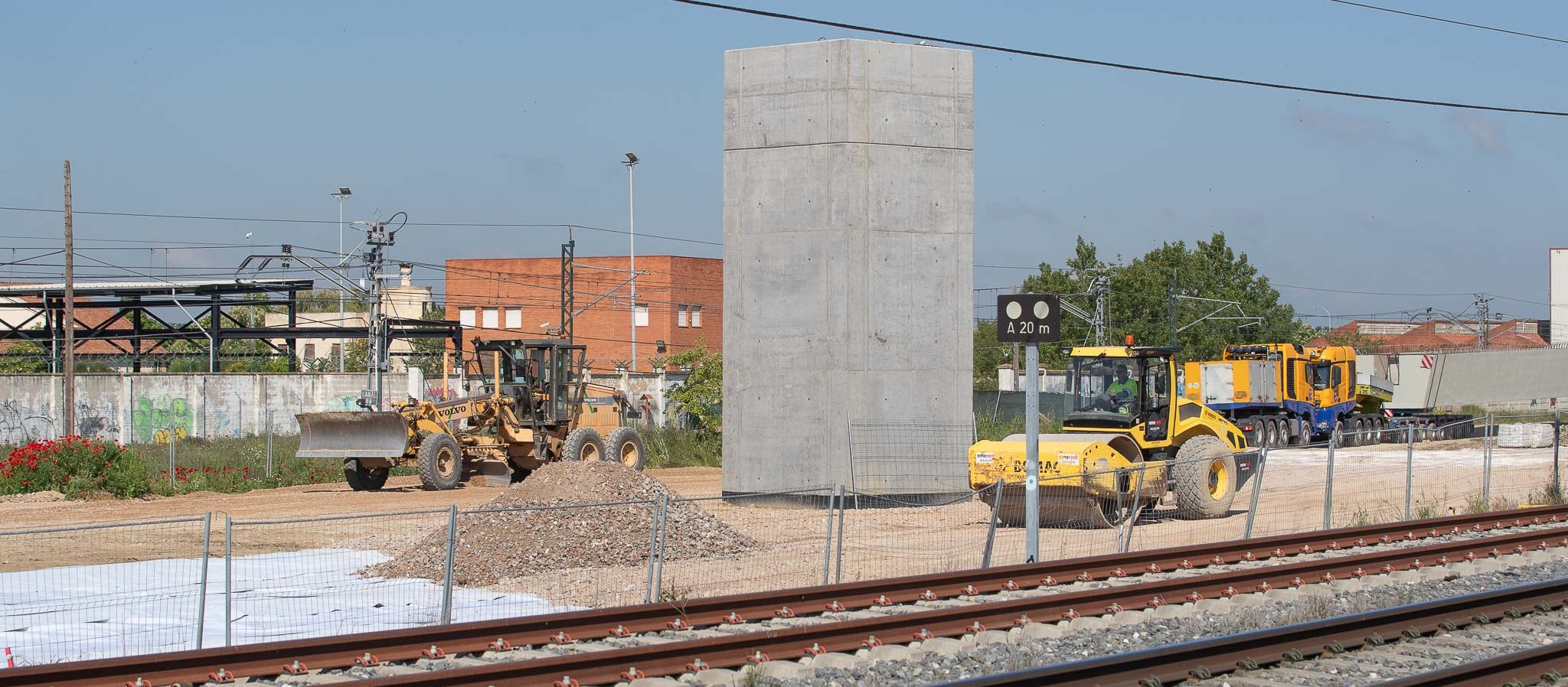 El actual titular de Transportes, Óscar Puente considera que el fallo de la Audiencia Nacional es «un mazazo» porque «los cántabros esperan y necesitan ese tren como el comer»