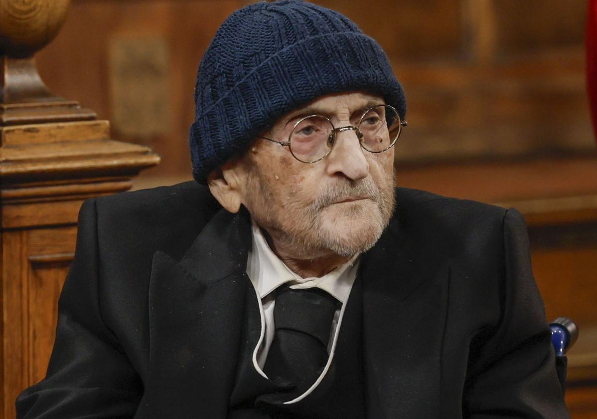 El autor de 'El exclaustrado', Álvaro Pombo, en la ceremonia del Cervantes.