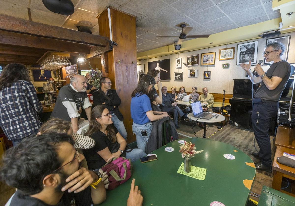 La ciencia cambia el laboratorio por la barra del bar