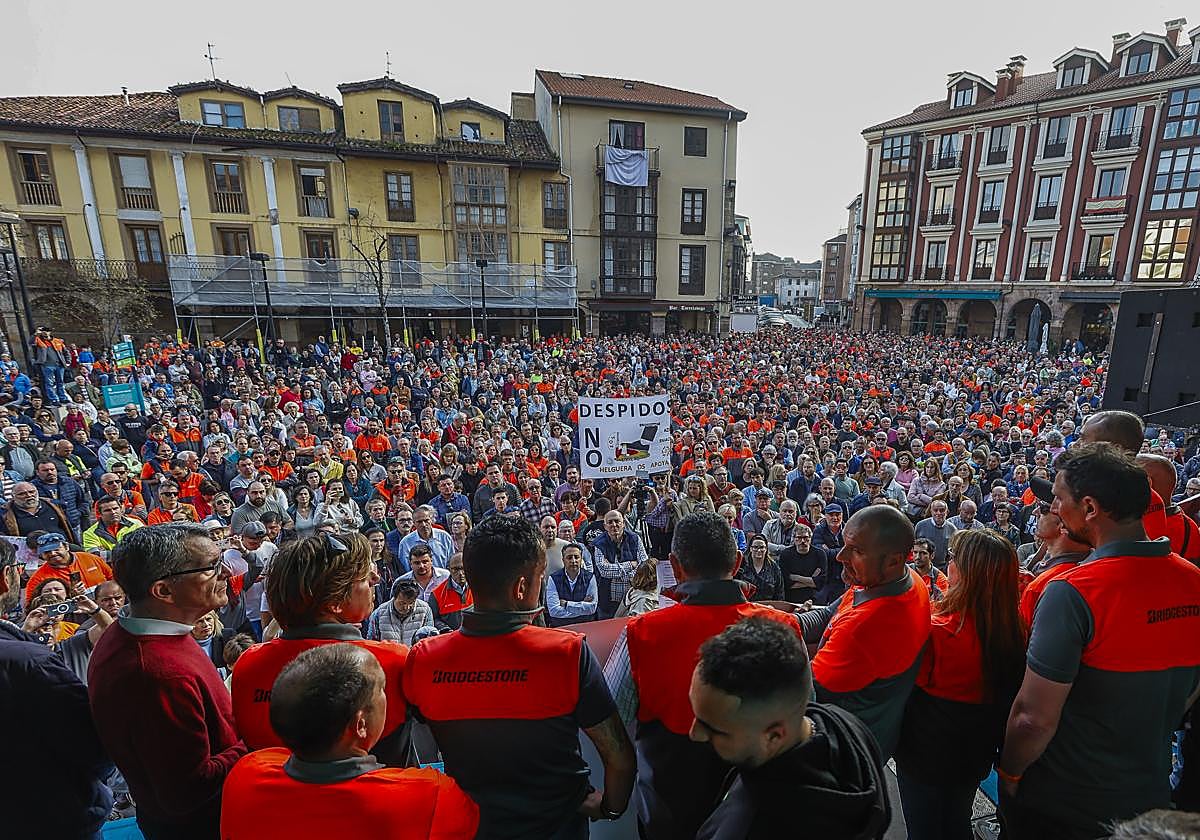Manifestación en Torrelavega en apoyo a la plantilla de Bridgestone, el pasado mes
