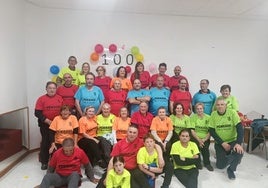Participantes en las rutas nocturnas con la camiseta de Penagos.