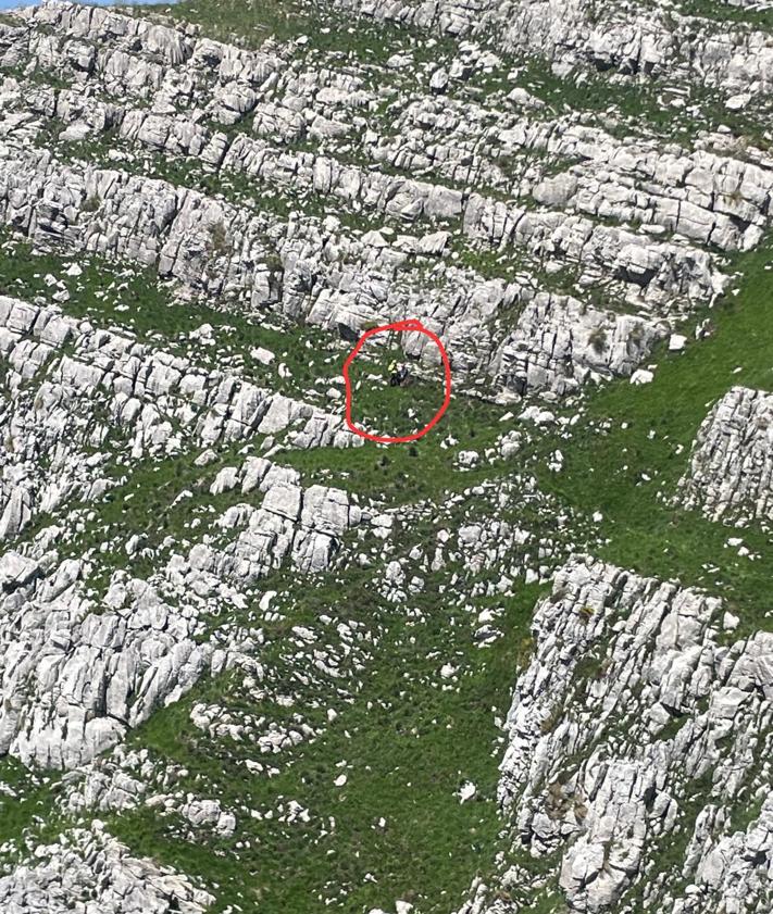 Imagen secundaria 2 - Muere una vecina de Gama tras ser golpeada por una roca en Los Pozos de Noja, en Miera