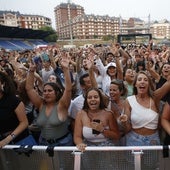 Asistentes a uno de los conciertos del festival de Castro.