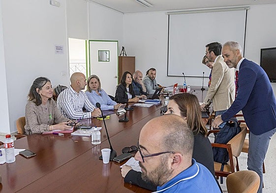 El consejero, Sergio Silva, se reunió con los sindicatos para abordar de nuevo la negociación.