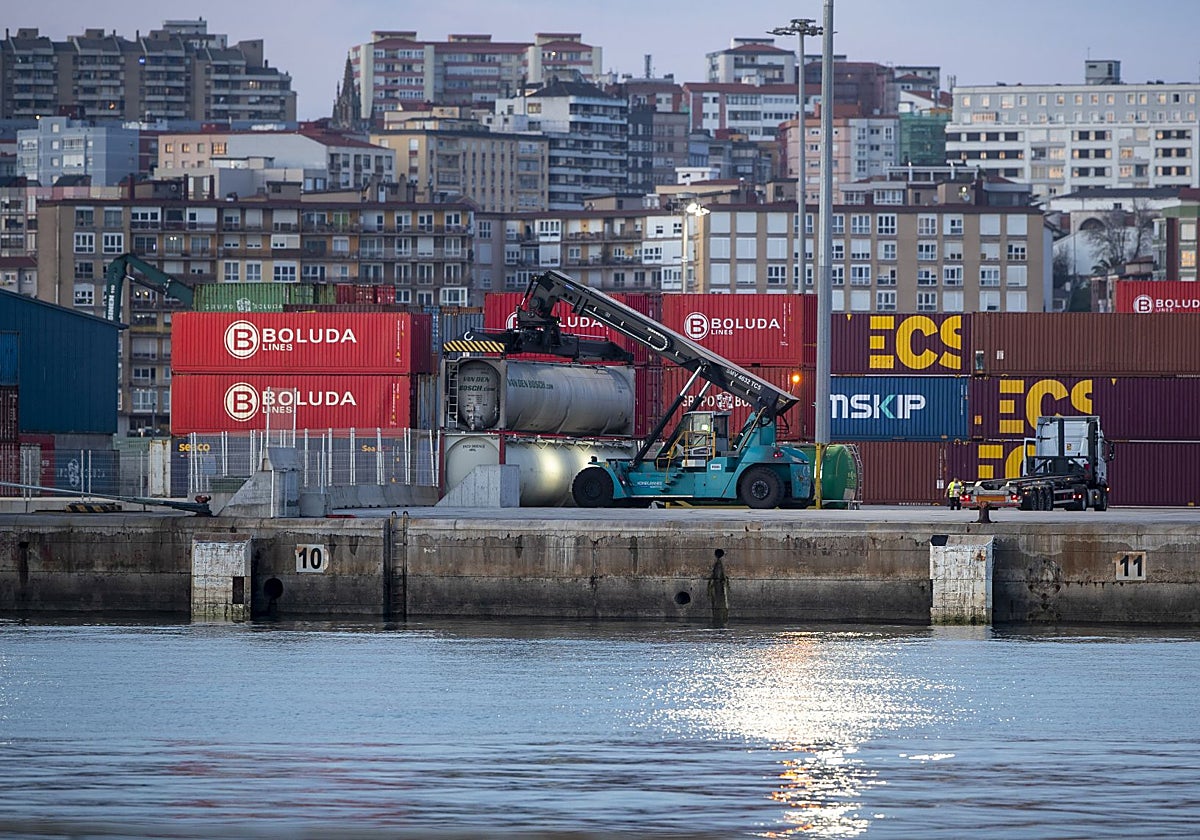 Contenedores en el Puerto de Santander.