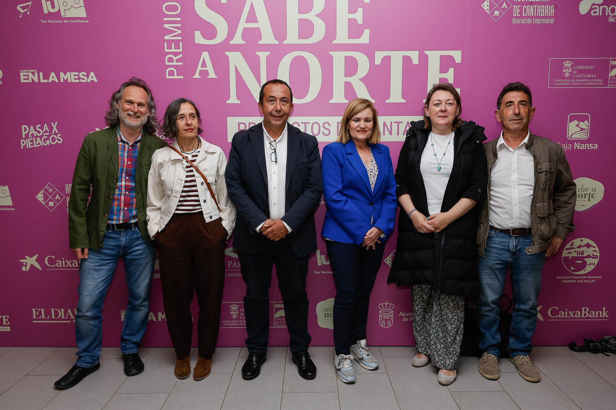 Pablo Herrero y Begoña García, de Efecto Ecológico, Premio Productor Ecológico; Carlos Fernández, director comercial de El Diario Montañés; Yolanda García, Noelia Iglesias, relaciones externas de Mercadona y Alberto Pérez, del sindicato UPA.