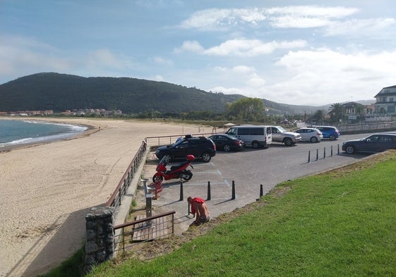 Parcela en la que se quiere construir el mirador con una vista privilegiada de la playa Trengandín.