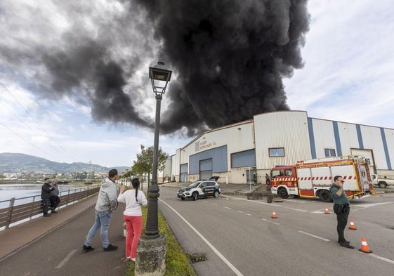 El incendio generó mucha expectación.