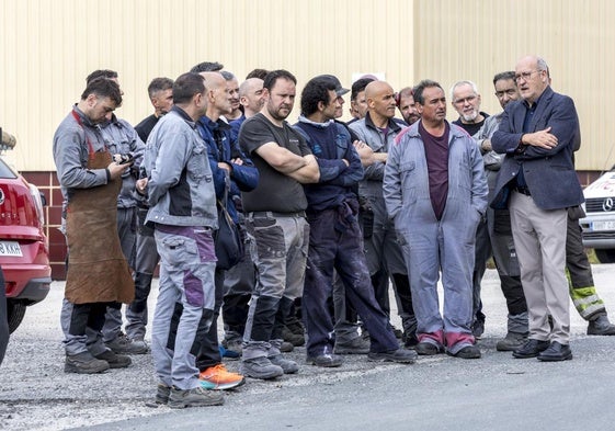 Todos los trabajadores salieron a tiempo de la nave y ninguno resultó herido.