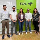 Paula Fernández, en el centro, junto a representantes de Juventudes Regionalistas y la diputada Rosa Díaz.