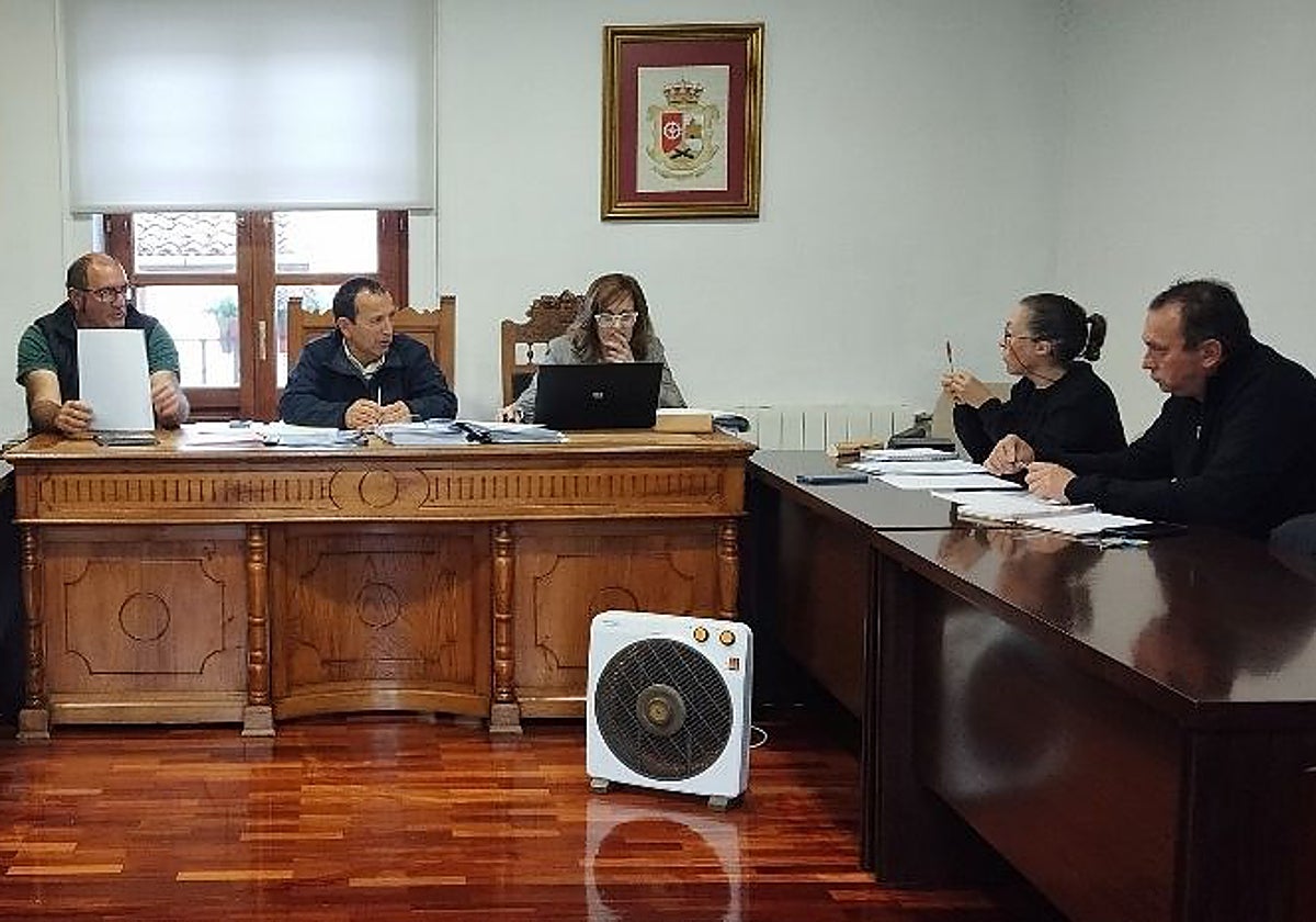 A la izquierda el alcalde y el concejal de Obras y a la derecha, concejales del PRC.