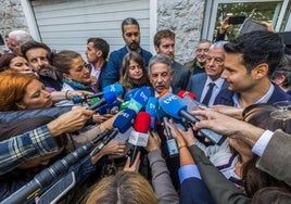 Revilla avisa al rey emérito de que le llamará a declarar al juicio