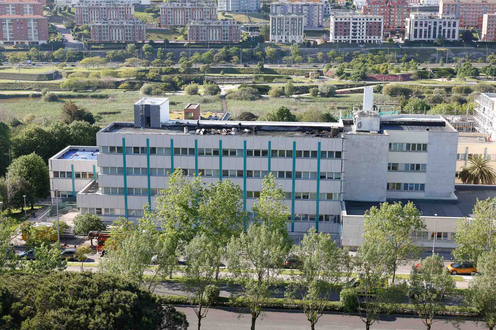 Vista del edificio de la Facultad de Ciencias en el que este jueves, a las 18.00 horas, se ha desatado el fuego.