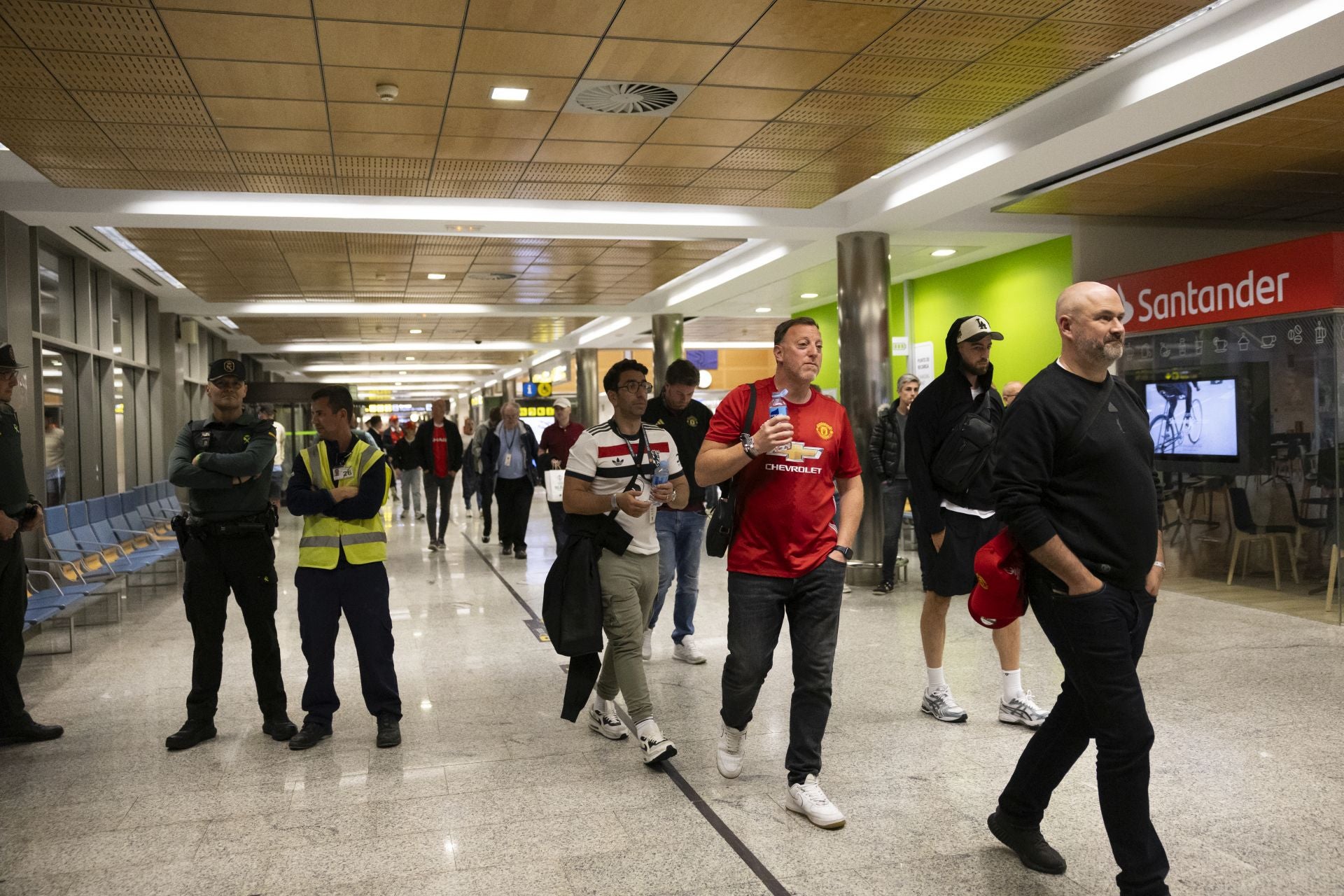 Tras el partido, botellines de agua