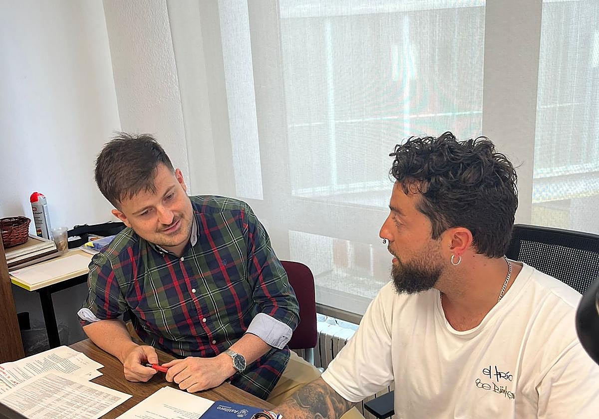 El concejal de Políticas Sociales, Jorge González, junto al portavoz del equipo de Gobierno, Alejandro Hoz.