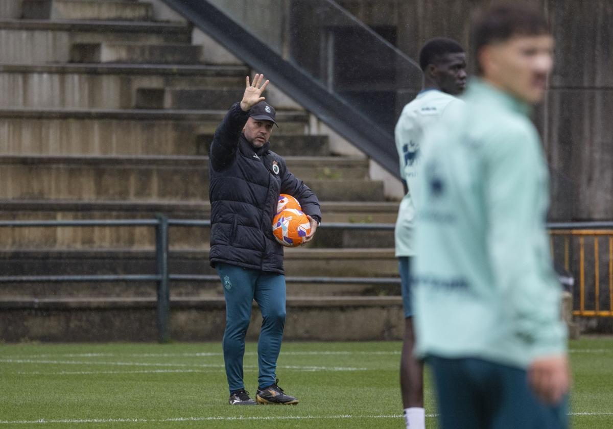 «Nadie nos va a regalar subir a Primera. Debemos buscarlo con todo»