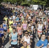 La salida de los corredores es uno de los momentos más espectaculares de la prueba. Nervios, prisas y tensión estallan en unos segundos.