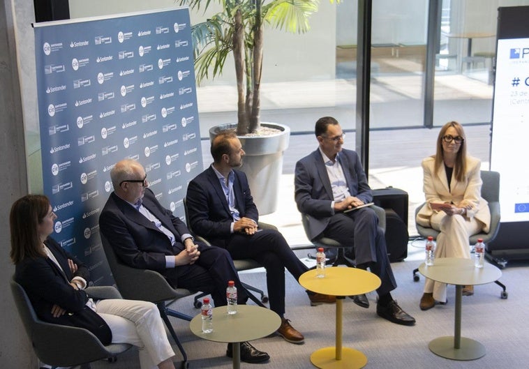 En la foto: Ana Sastre, José María Lafuente, Miguel Ángel Cervera, Julio Arce y Mónica San José. En el vídeo: valoraciones de los organizadores.