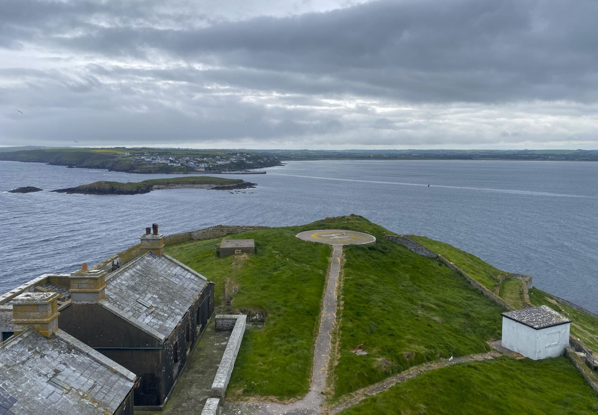La vista desde lo alto del faro de la isla de Ballycotton, a la que se llega en barco.