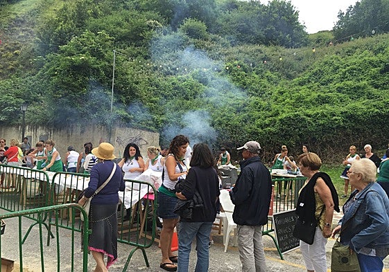 Sardinada de San Juan en Laredo.