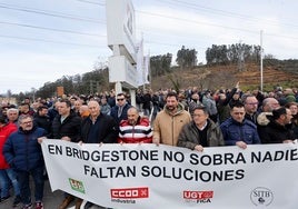 Concentración de los trabajadores de Bridgestone, en Puente San Miguel.