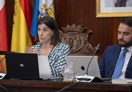 La alcaldesa de Santander, Gema Igual, este jueves, durante el pleno municipal, en una de sus intervenciones.