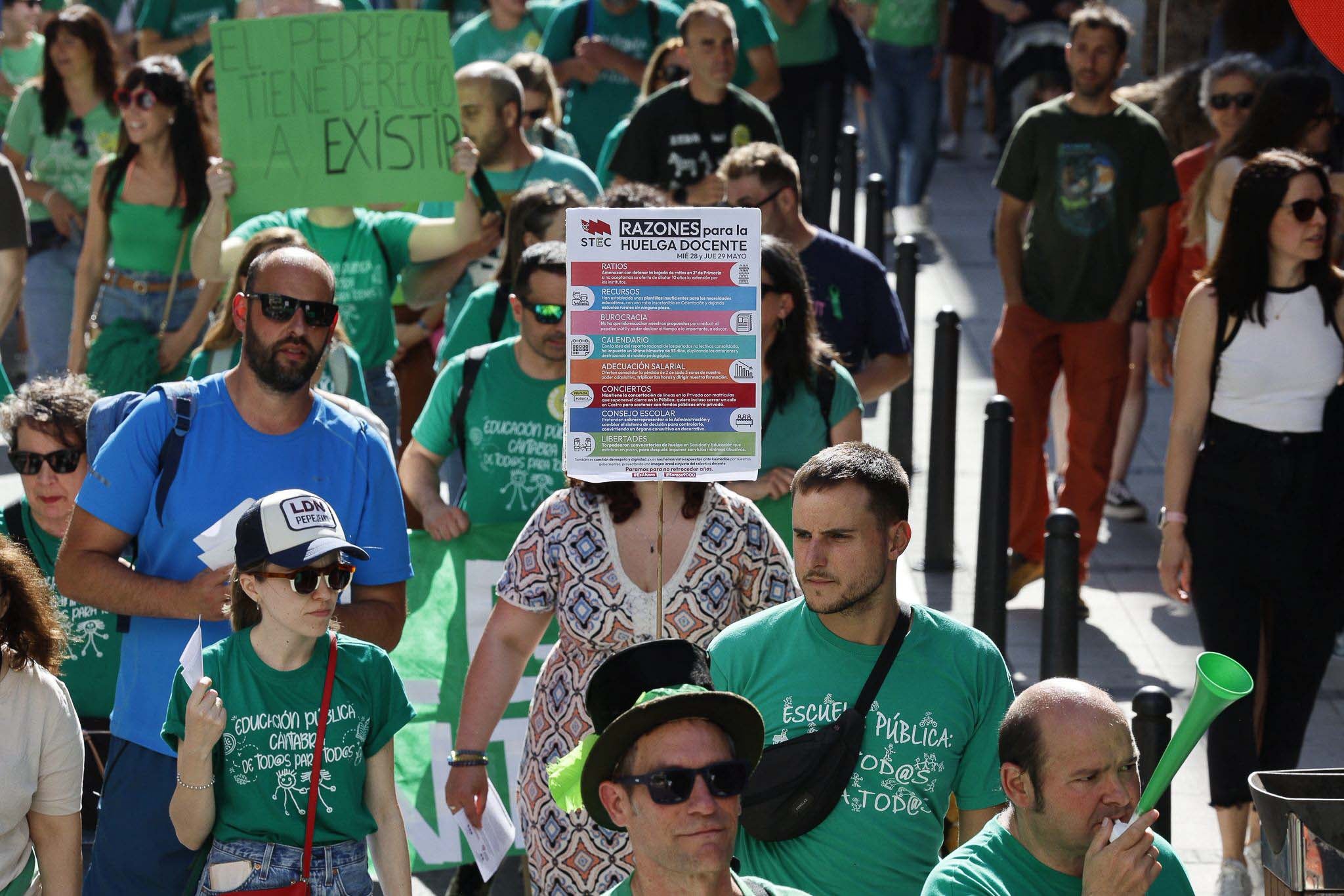 Acabada la marcha, leen el manifiesto. Aseguran que han superado la asistencia de la anterior manifestación.