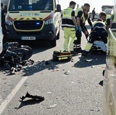 Un padre y su hija, de 10 años, resultan heridos en una colisión de moto contra un autobús