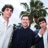 Javier Ambrossi, Guillermo Farré y Javier Calvo, durante la reciente promoción del proyecto en Cannes.