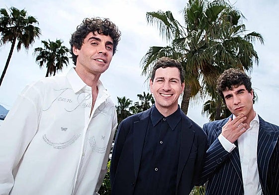 Javier Ambrossi, Guillermo Farré y Javier Calvo, durante la reciente promoción del proyecto en Cannes.