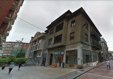Edificio que será objeto de la actuación, entre las calles Ave María y Serafín Escalante.