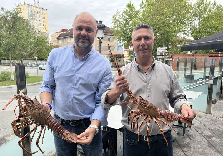 Miguel Ángel Cuartas y Cristian Peramato muestran dos excelentes ejemplares recién salidos del vivero.