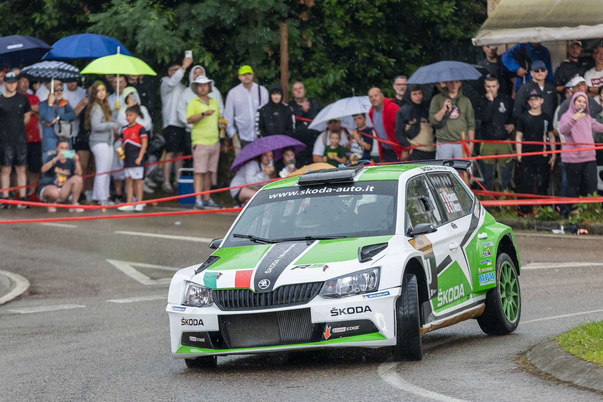 Fernando Viadero al volante de un Skoda Fabia R5