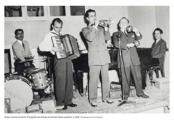 Grupo musical. Fotografía del estudio de Saman Sahar posterior a 1948