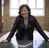 La narradora Berna González Harbour durante la promoción de uno de sus libros.