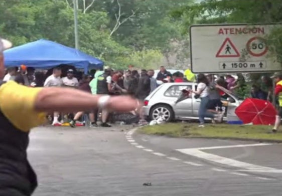 Captura del vídeo del accidente, en el momento en el que la gente huye tras el impacto.