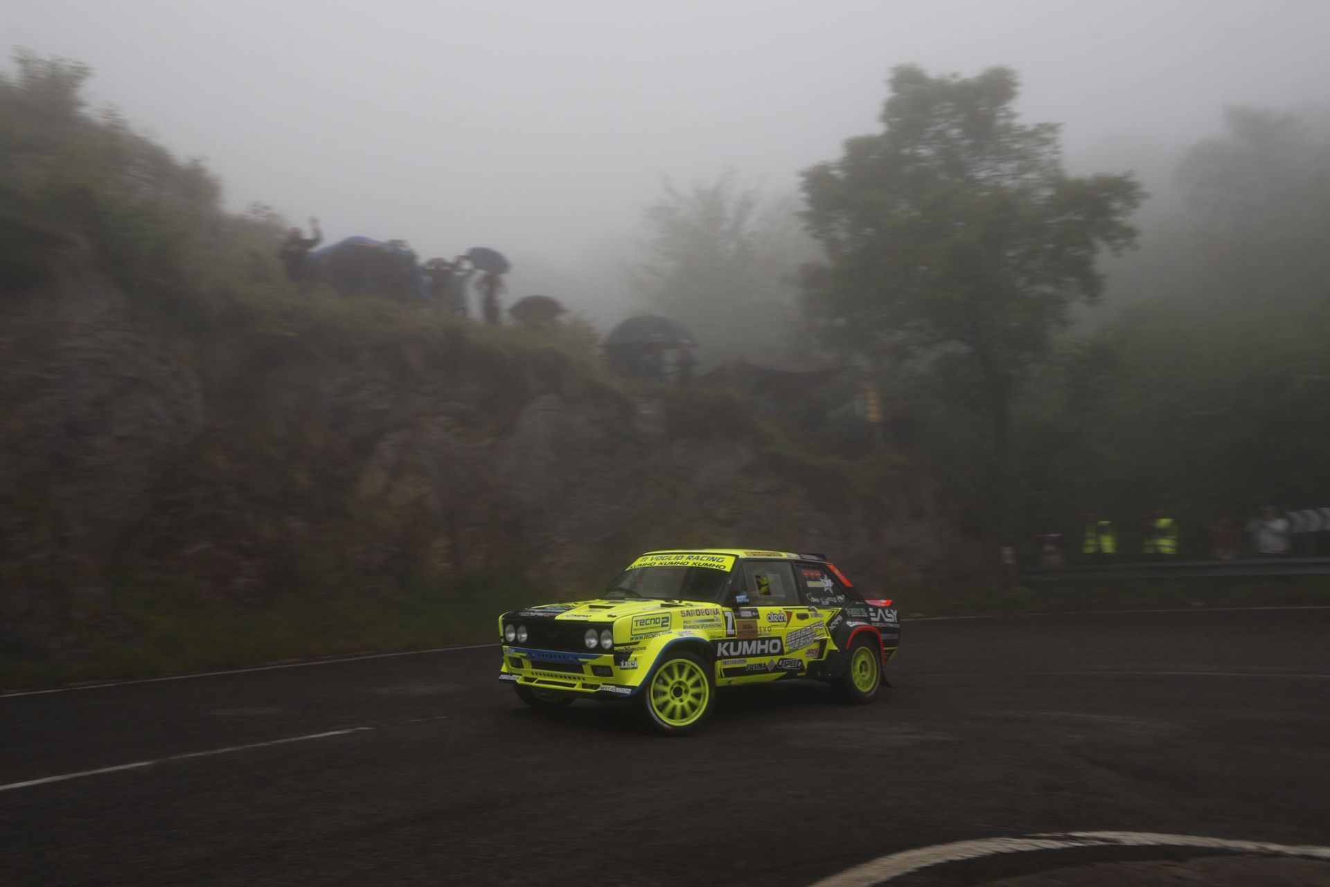 Paolo Diana, uno de los pilotos más espectaculares del Rallye Festival, con su Fiat 131.