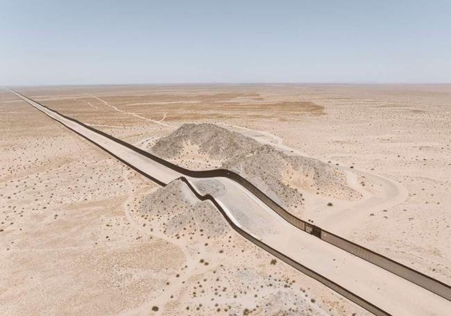 Segundo premio: Daniel Ochoa por su obra 'La Frontera'.