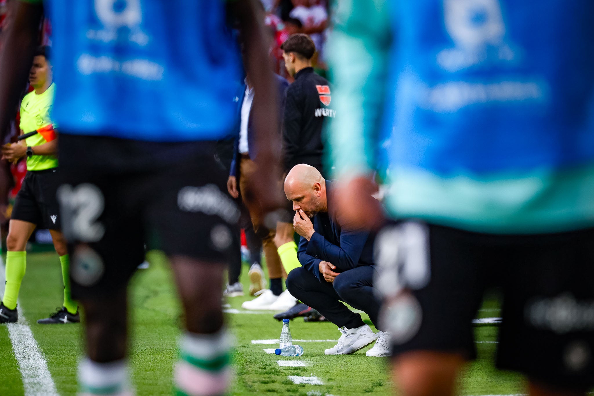 José Alberto, pensativo en su área técnica.