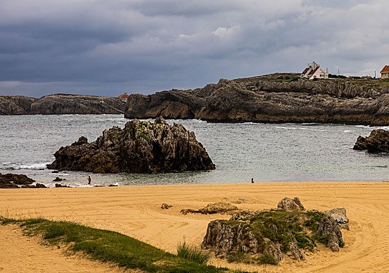 Vista panorámica de la playa de San Juan de la Canal.