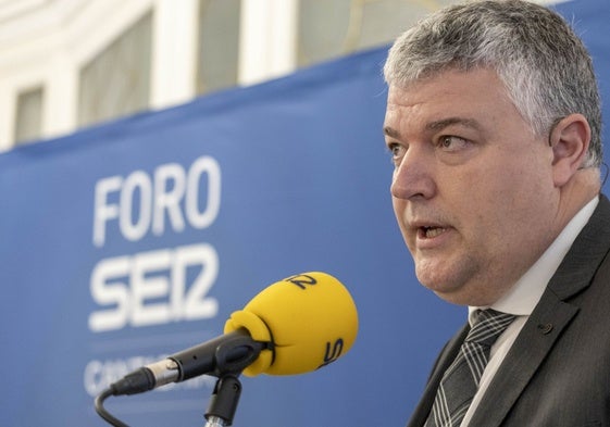 El consejero Luis Ángel Agüeros intervino en el Foro SER Cantabria.