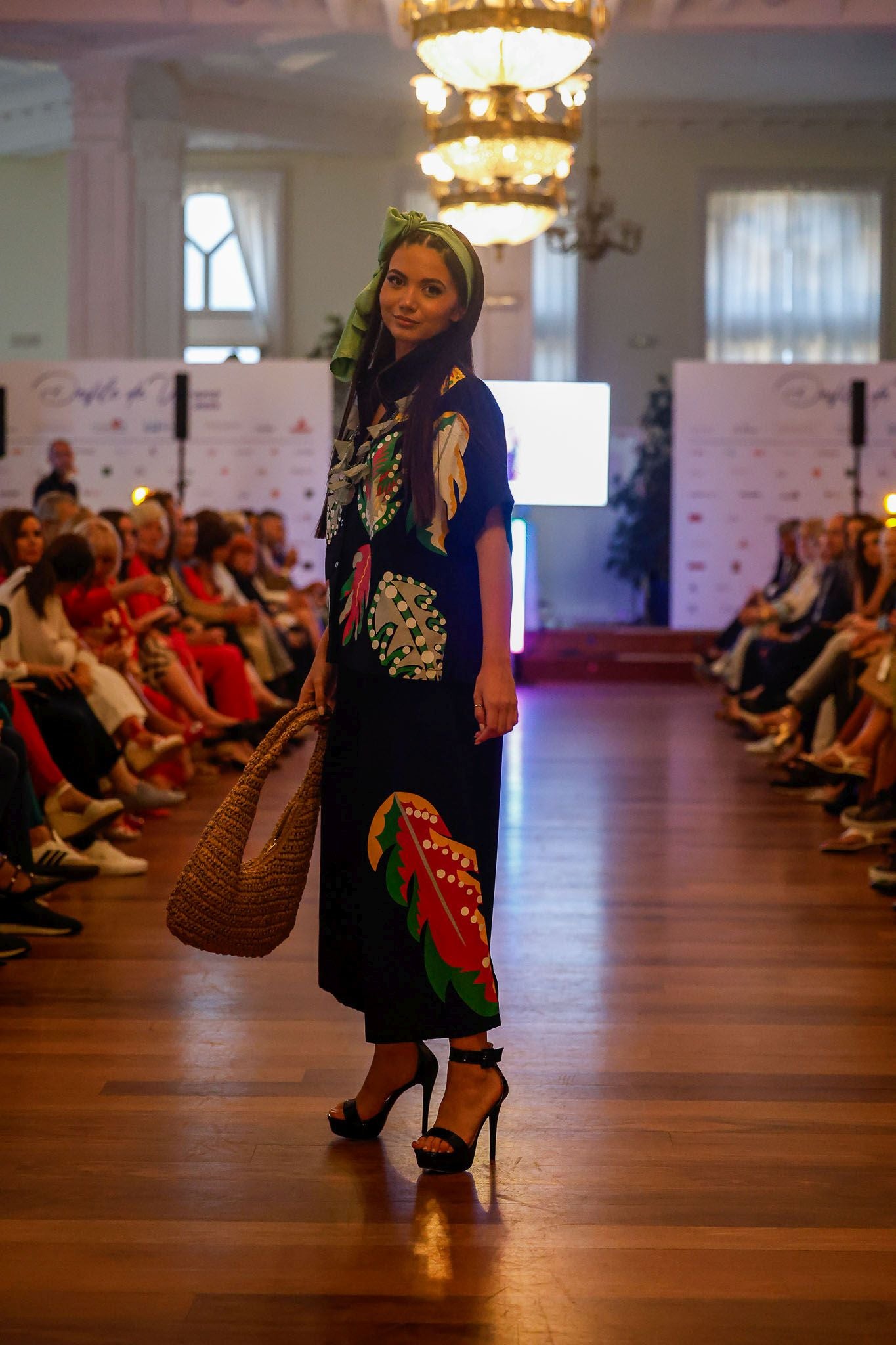 Luna Montero durante el desfile de By Santamaría.