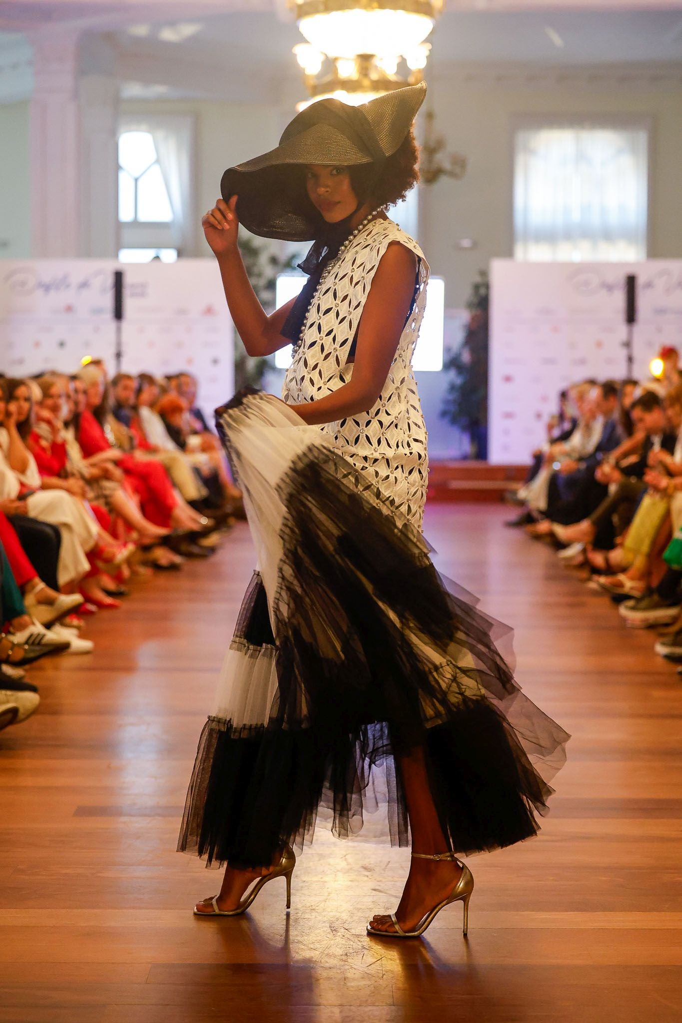 Catalina Castaño con otro de los looks de Ozeana.