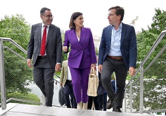 Antonio Rodríguez Furones, Gema Igual y José Luis Martínez- Almeida, ayer, en el Centro Botín.
