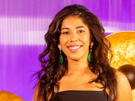 Paula Cañamero, de 25 años, estudia Integración Social. Comprometida con el bienestar de las personas, quiere cambiar realidades desde lo local.