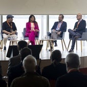Manolo Molina, Jesús Sánchez, Edurne Vidal, Borja Baselga y Juan Antonio González durante la primera mesa redonda.