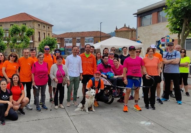 Tras la carrera hubo una marcha por la senda fluvial del Besaya.
