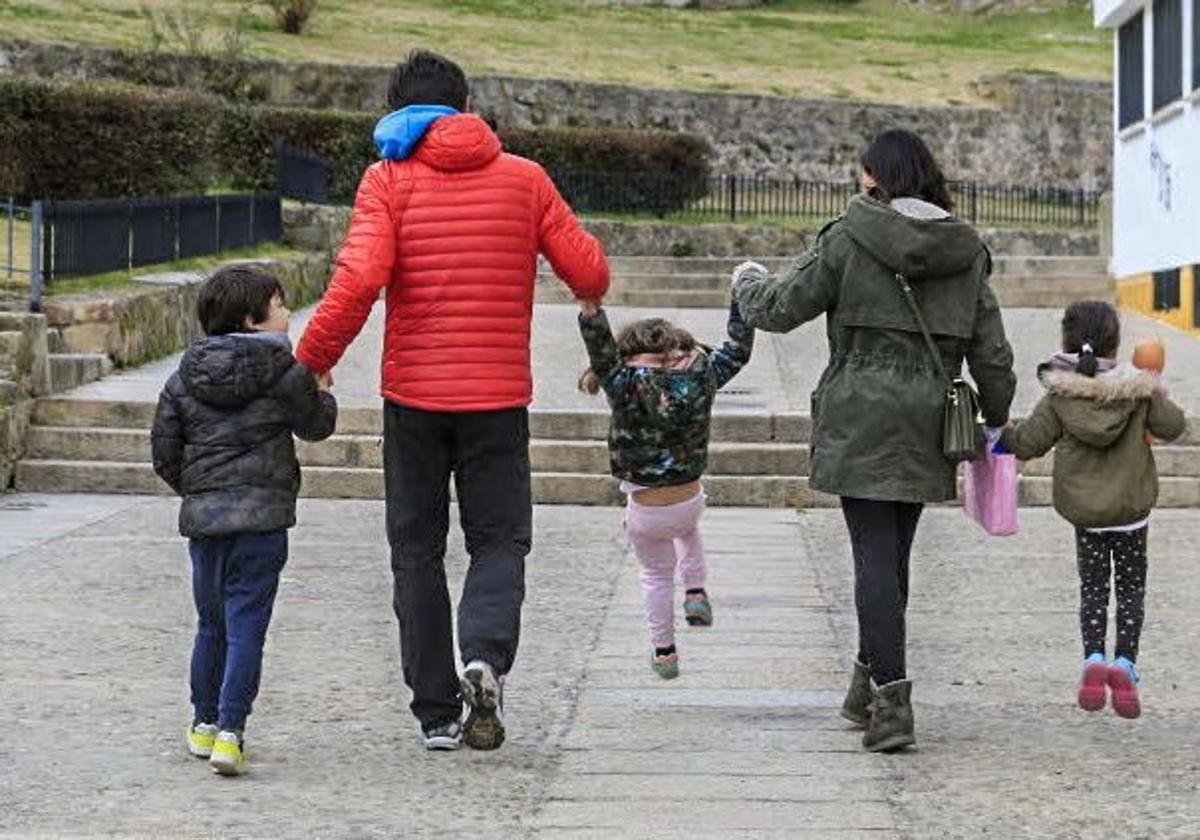 Cantabria busca familias de acogida para menores en fines de semana y vacaciones