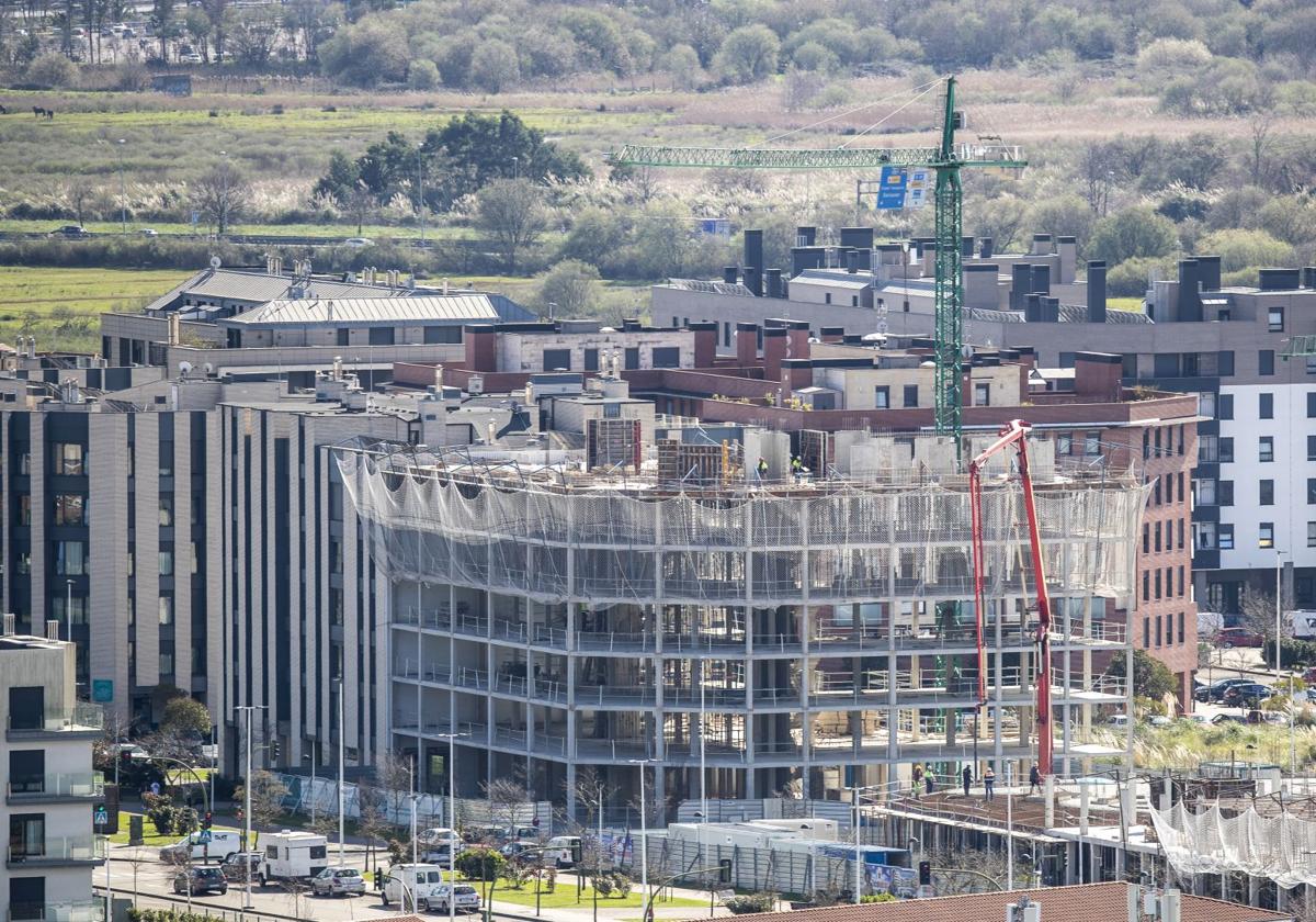 Edificaciones en construcción en la zona de Peñacastillo.
